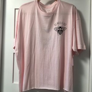 Save the 🐝Semi-Crop Pink Top “🐝Wild & Free” graphic! Soft💞cotton jersey knit! 2X